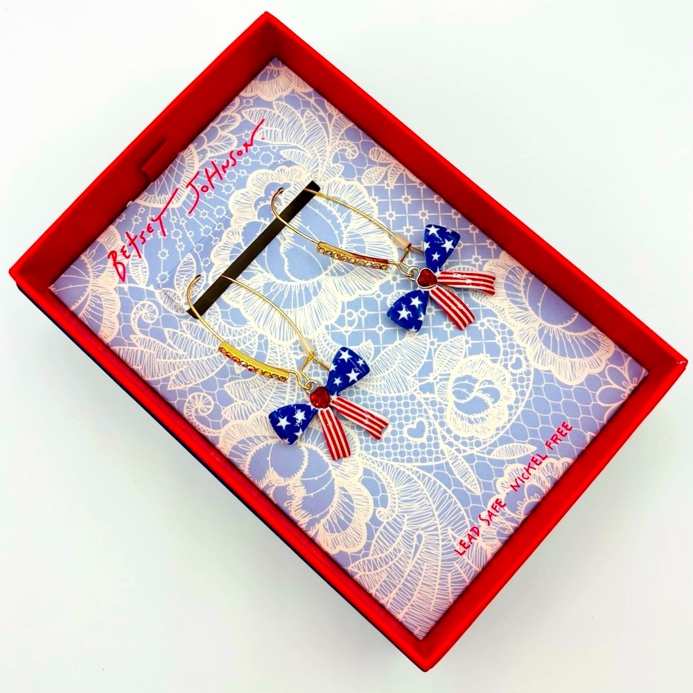 LAST ONE! Betsey Johnson Americana Bow Earrings - Picture 11 of 11